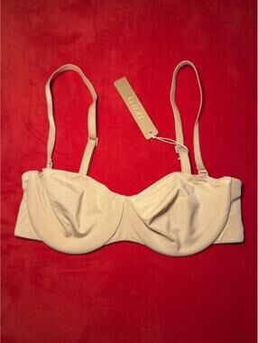 Skims Smoothing Intimates Unlined Strapless Bra Color Clay Size 32B